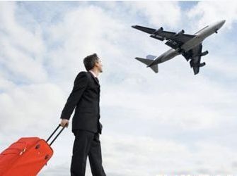 So sánh giá vé máy bay của hãng Vietnam Airlines và Vietjet Air