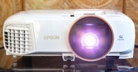 So sánh hai mẫu máy chiếu Epson: 2250 và 2150