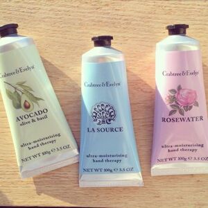 So sánh kem dưỡng tay Soap & Glory Hand Food và Crabtree & Evelyn