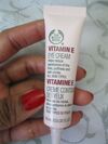 So sánh kem mắt  The Body Shop Vitamin E Eye Cream và Kiehl’s Creamy Eye Treatment with Avocado