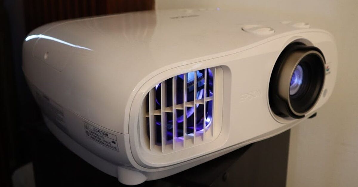So sánh máy chiếu EPSON 3800 và BENQ HT3550