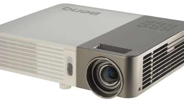 So sánh máy chiếu mini BenQ W1080ST và BenQ MX505