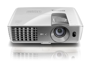 So sánh máy chiếu mini BenQ GP10 và BenQ W7010