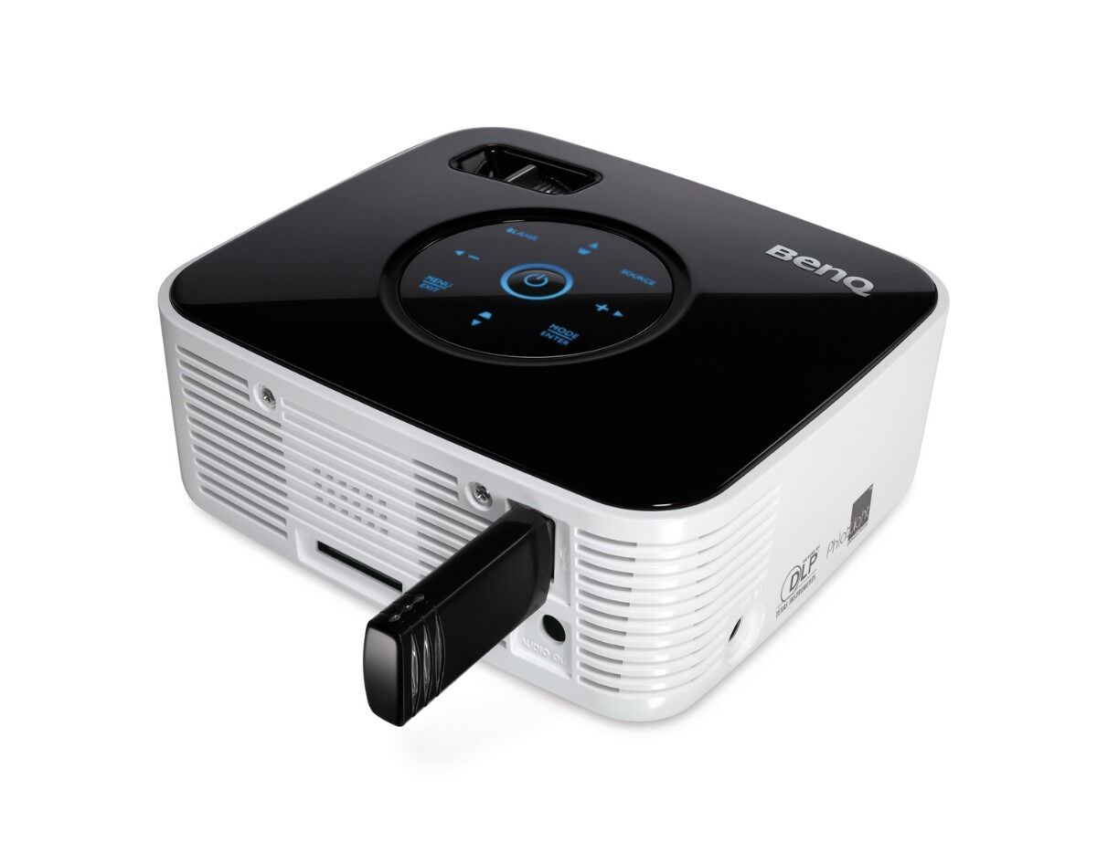 So sánh máy chiếu mini dành cho điện thoại Optoma ML500 và BenQ Joybee GP2