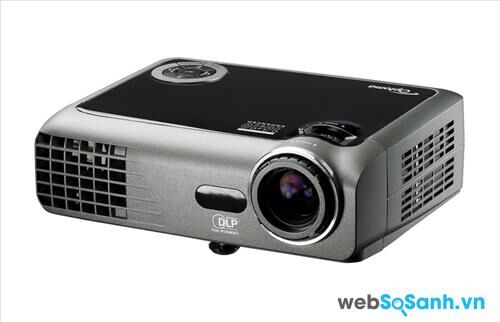 So sánh máy chiếu mini Optoma EW330 và Optoma PK320 - Độ sáng cao hay giá rẻ?