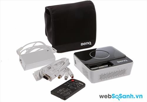 So sánh máy chiếu mini Optoma EW330 và BenQ Joybee GP2