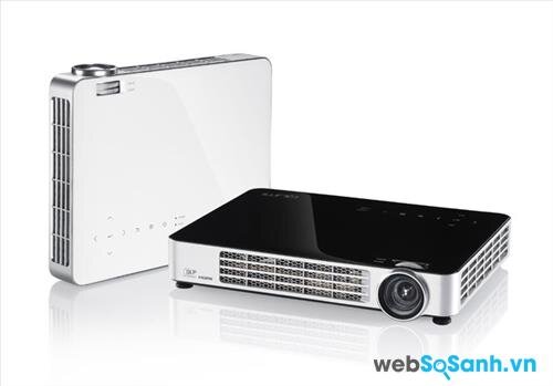 So sánh máy chiếu mini Vivitek Qumi Q7 và ViewSonic PLED 800