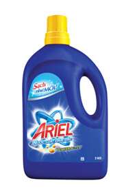So sánh nước giặt Ariel đậm đặc và bột giặt Omo sạch nhanh