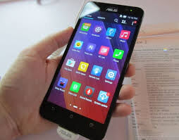 So sánh smartphone Asus Zenfone 2 và Bphone