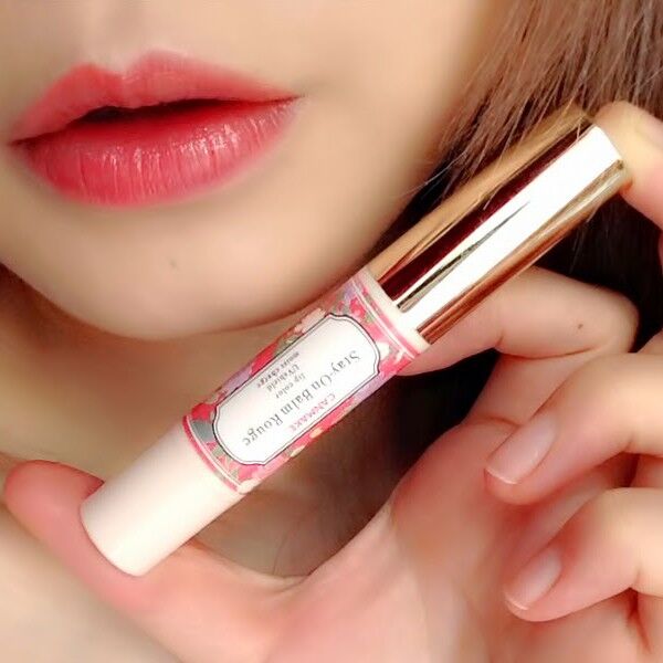 So sánh son dưỡng môi Canmake Stay on Balm Rouge và Carmex Moisturising lip balm