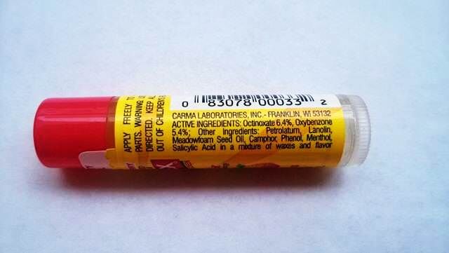 So sánh son dưỡng môi Carmex lip balm stick và Chapstick Moisturizer Originals