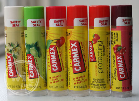 So sánh son dưỡng môi Carmex lip balm stick và EOS Smooth Sphere Lip Balm
