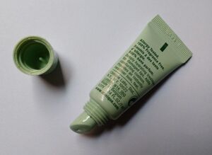 So sánh son dưỡng môi Clinique Superbalm Lip Treatment và Skinfood Avocado lip balm
