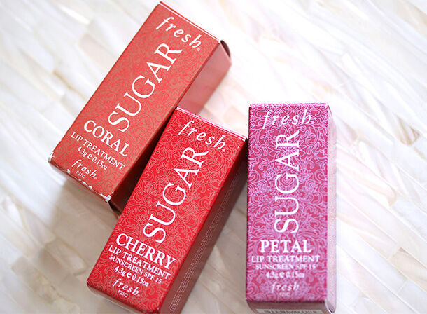 So sánh son dưỡng môi Fresh Sugar Lip Treatment và Innisfree Canola honey