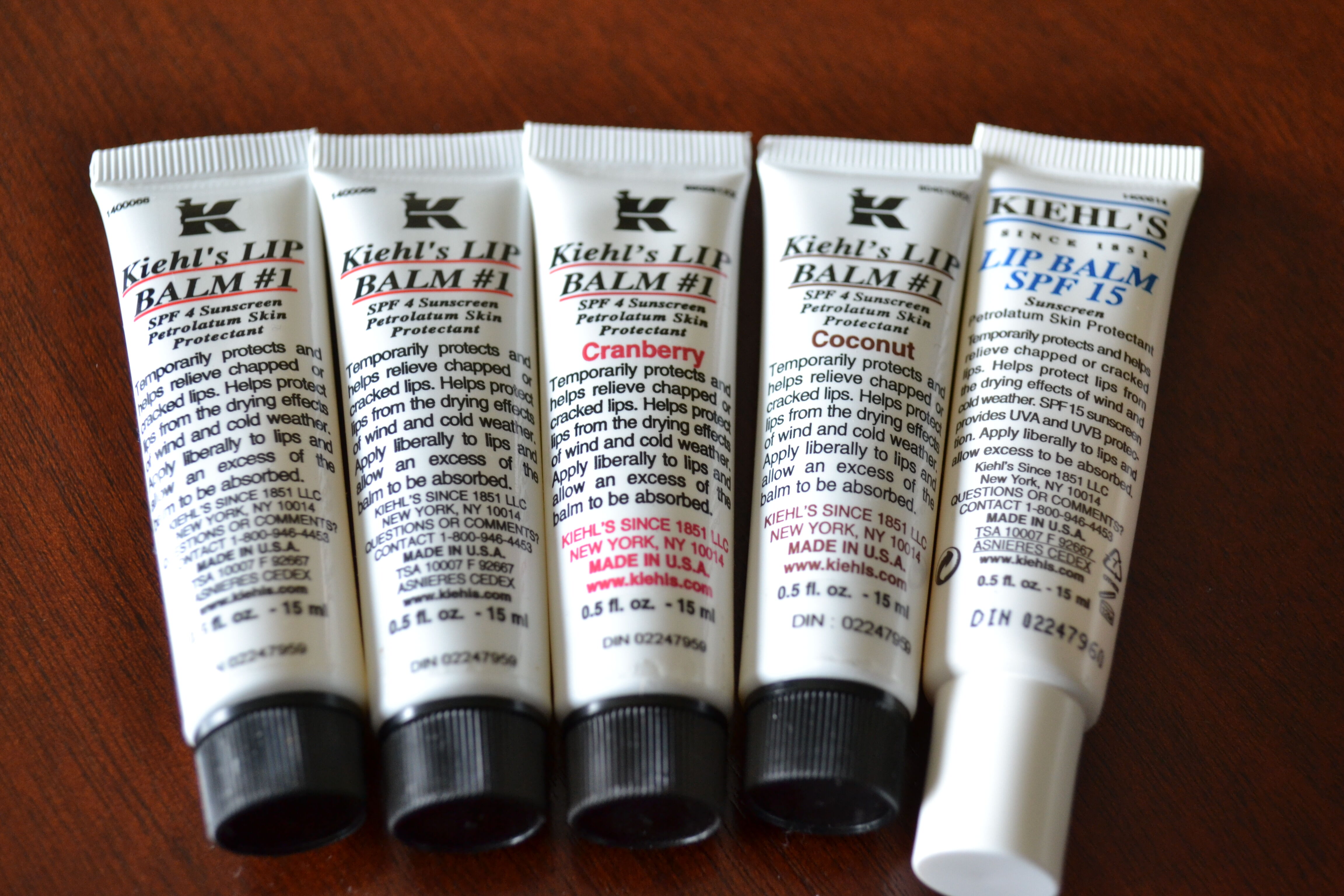 So sánh son dưỡng môi Skinfood Avocado lip balm và Kiehl's Lip Balm