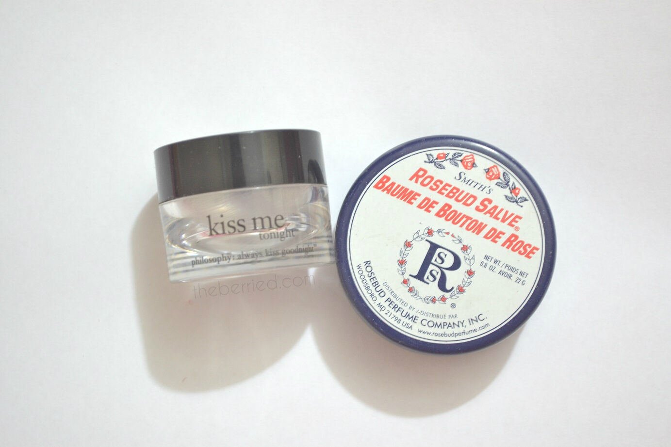 So sánh son dưỡng môi Smith’s Rosebud Salve và Philosophy Kiss Me Tonight