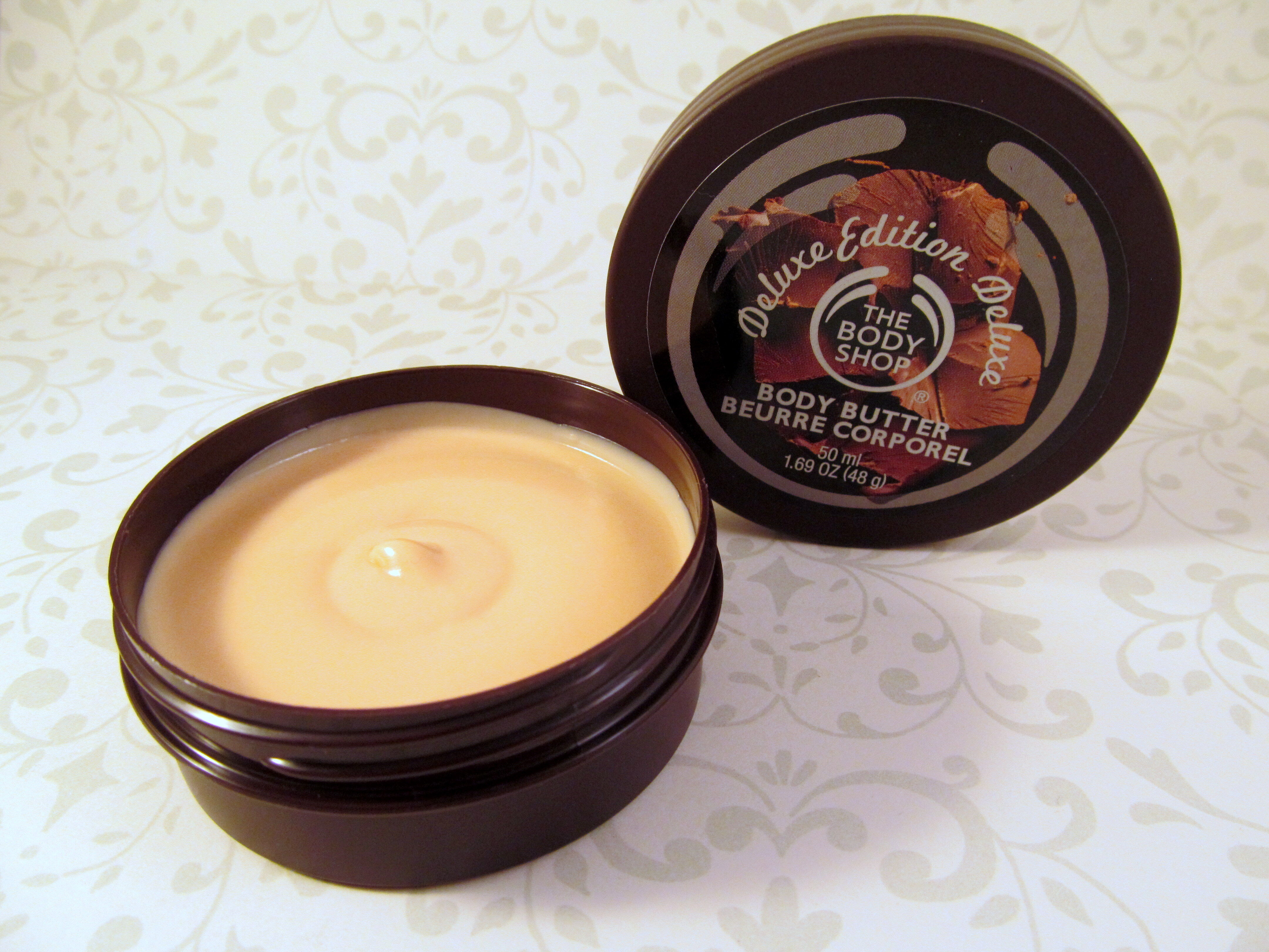 So sánh son dưỡng môi The Body Shop Chocomania Lip Butter và Skinfood Avocado lip balm