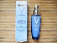 So sánh tinh chất dưỡng ẩm Vichy Rehydrating với Yves Rocher Essence