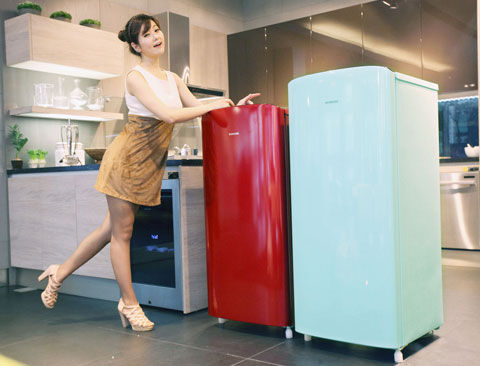 So sánh tủ lạnh Toshiba GR-Y55VDA và Samsung RT-38FAUDD