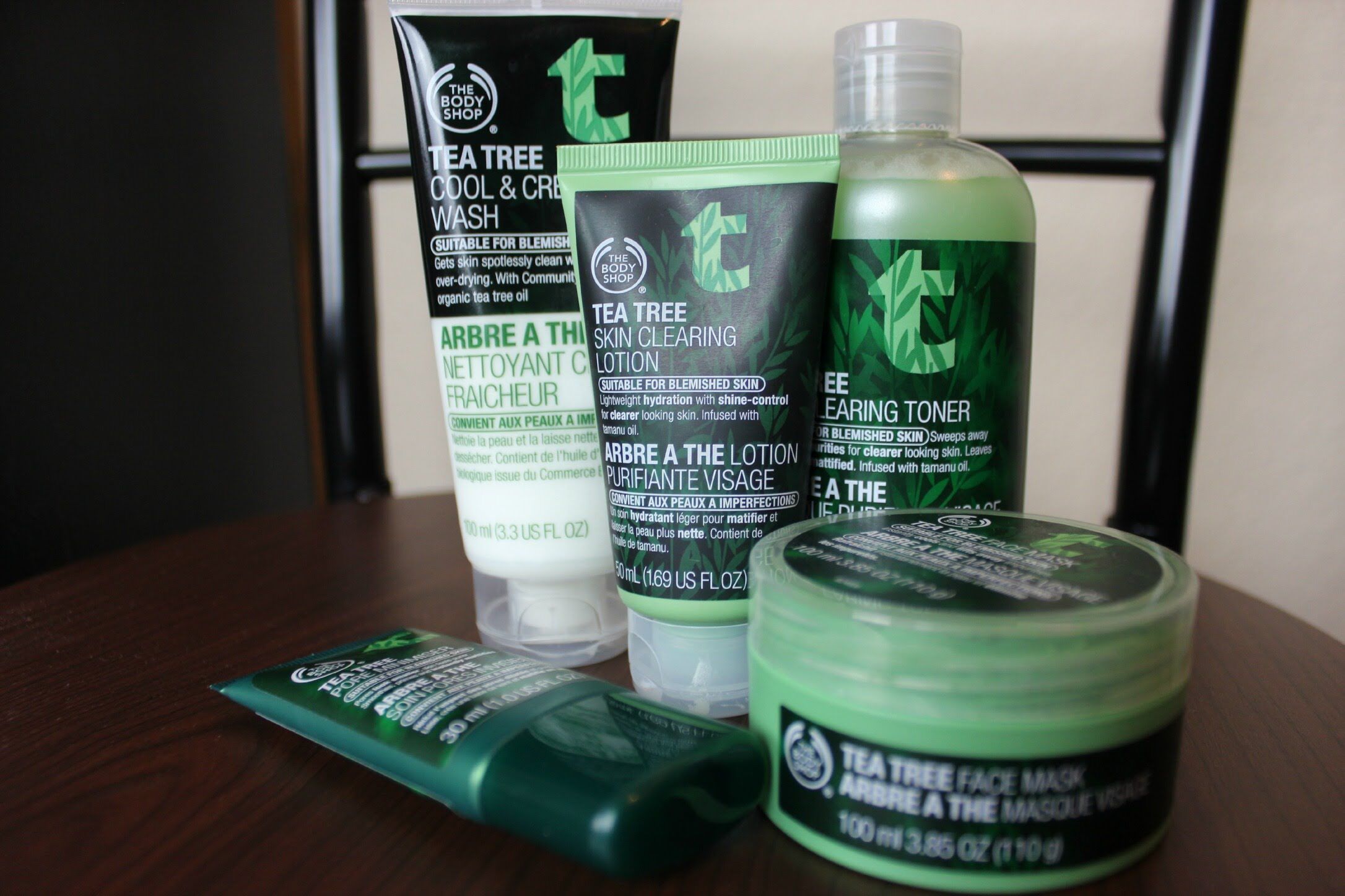 So sánh White Tree Snow Clarifying Booster Toner và The Body Shop Tea Tree Skin Clearing Toner