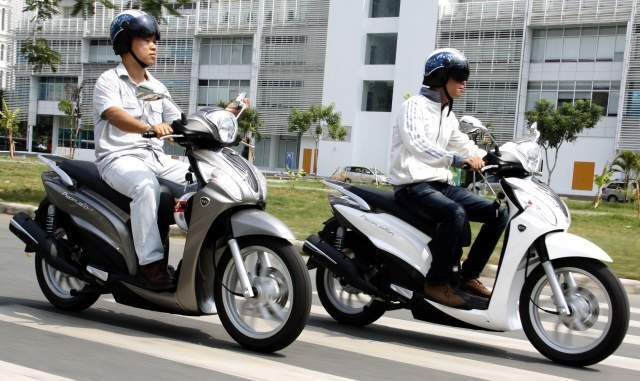So sánh xe máy Honda Lead và Kymco People