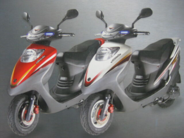 So sánh xe máy Honda SH Mode và SYM Attila Victoria