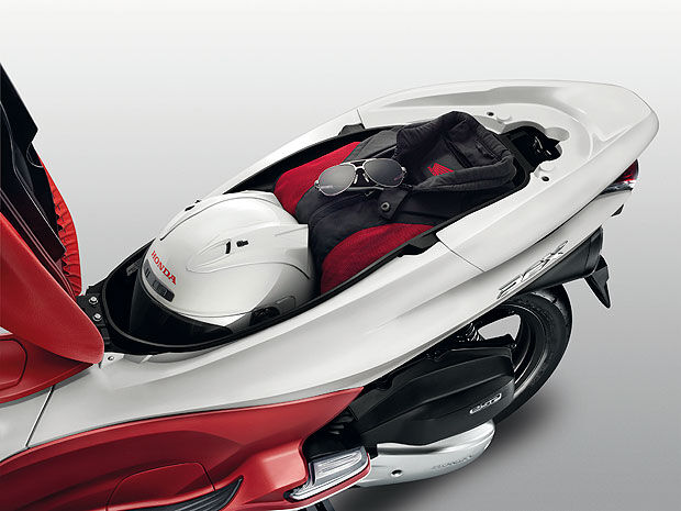 So sánh xe máy Honda SH Mode và Honda PCX