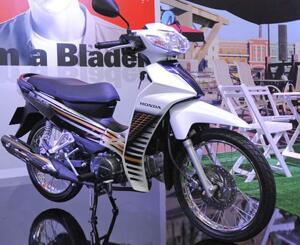 So sánh xe máy Honda Super Dream 110cc và Honda Blade