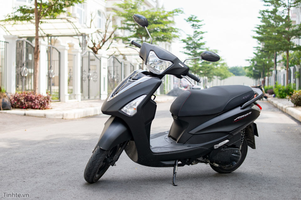 So sánh xe máy Piaggio Fly  và Yamaha Acruzo