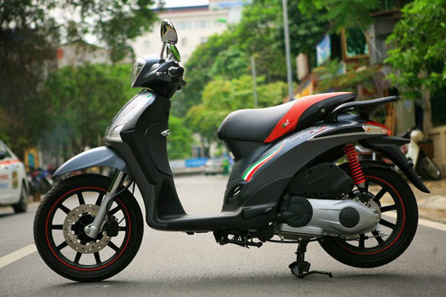 So sánh xe máy Piaggio Liberty và Suzuki UA 125T