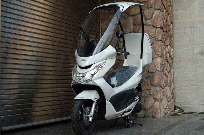So sánh xe máy Piaggio Zip và Honda PCX