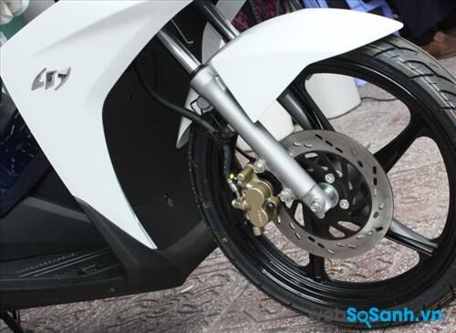 So sánh xe máy Suzuki Impulse và Honda Lead 125
