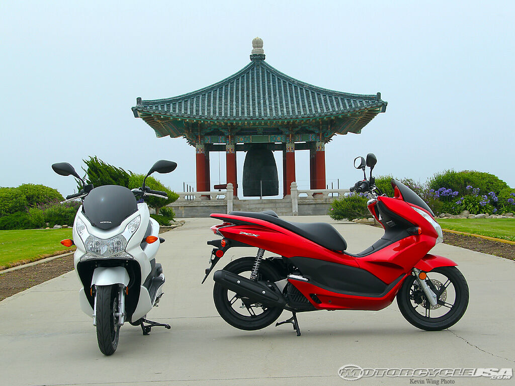 So sánh xe máy SYM Attila Elizabeth và Honda PCX