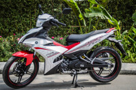 So sánh xe máy Yamaha Exciter và Honda Super Dream 110cc