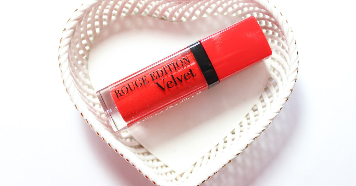 Son môi Velvet là gì, có màu nào hot?