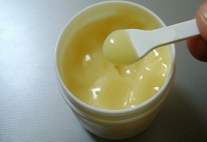 Sử dụng sữa ong chúa bôi mặt như thế nào để da đẹp mà không lên mụn?