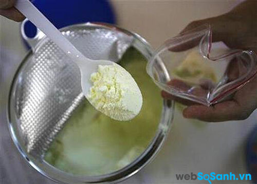 Sữa bột cho trẻ chứa thuốc tránh thai - Nỗi lo của nhiều bà mẹ đang có con nhỏ