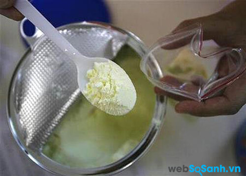 Sữa bột cho trẻ chứa thuốc tránh thai - Nỗi lo của nhiều bà mẹ đang có con nhỏ
