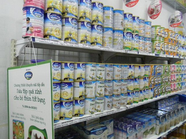 Sữa bột Vinamilk với đảm bảo chất lượng không? Có nên sử dụng sữa bột Vinamilk mang đến bé bỏng không?