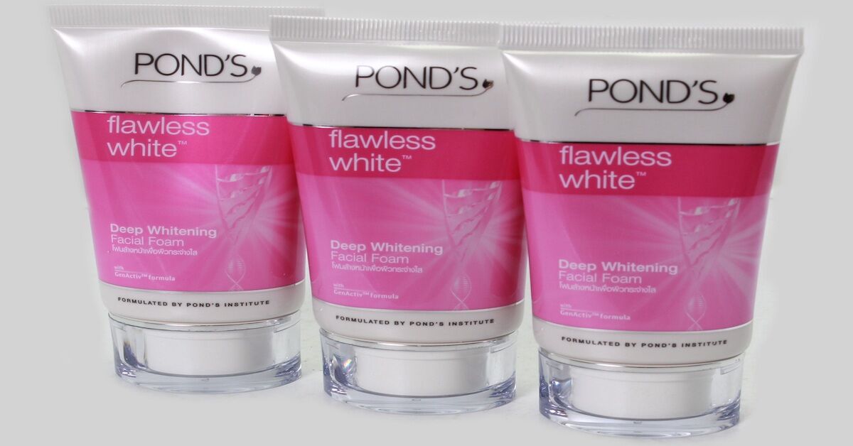 Sữa rửa mặt Pond's Flawless White - giúp làn da trắng không tỳ vết