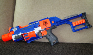 Súng nerf là gì? Có nên cho bé chơi súng nerf?