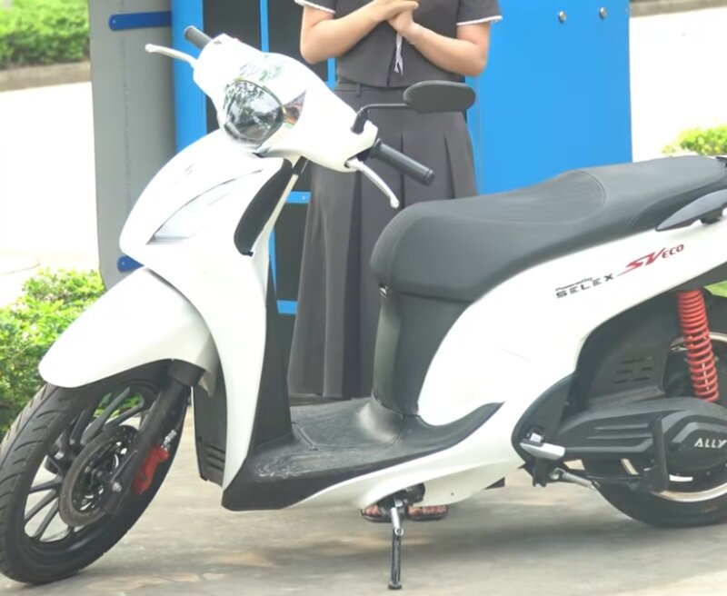 Xe máy điện mới đẹp như SH, đi xa tới 150 km, đổi pin trong phút chốc