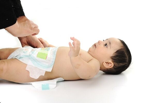 Tã dán Pampers Jumbo L60 giúp bé khô ráo đến 12 giờ