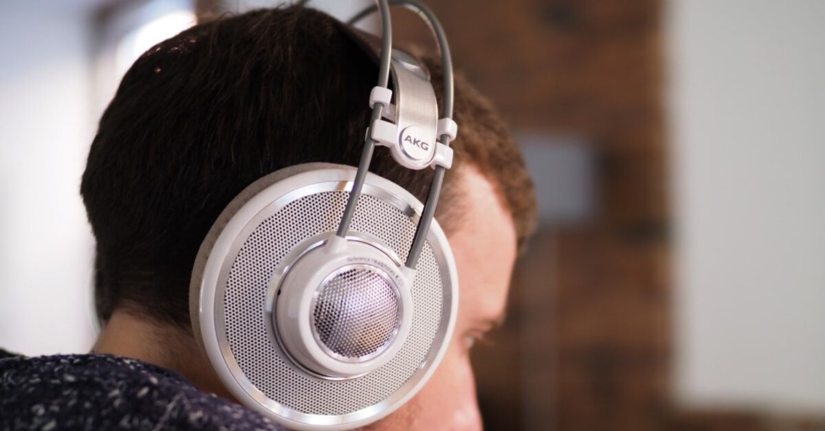 Tai nghe AKG K701: Thiết kế hoài cổ kết hợp âm thanh cân bằng cao!