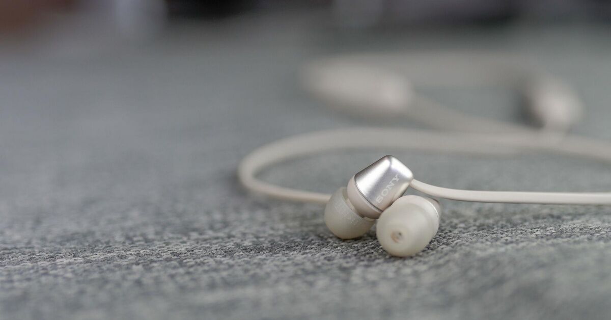 Tai nghe in-ear không dây Sony WI-C300: Nổi bật với những tính năng hiện đại!