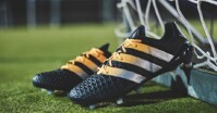 Tại sao giày đá bóng Adidas được cả thế giới ưa chuộng?