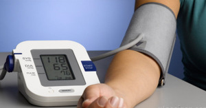Tại sao nên lựa chọn máy đo huyết áp điện tử?