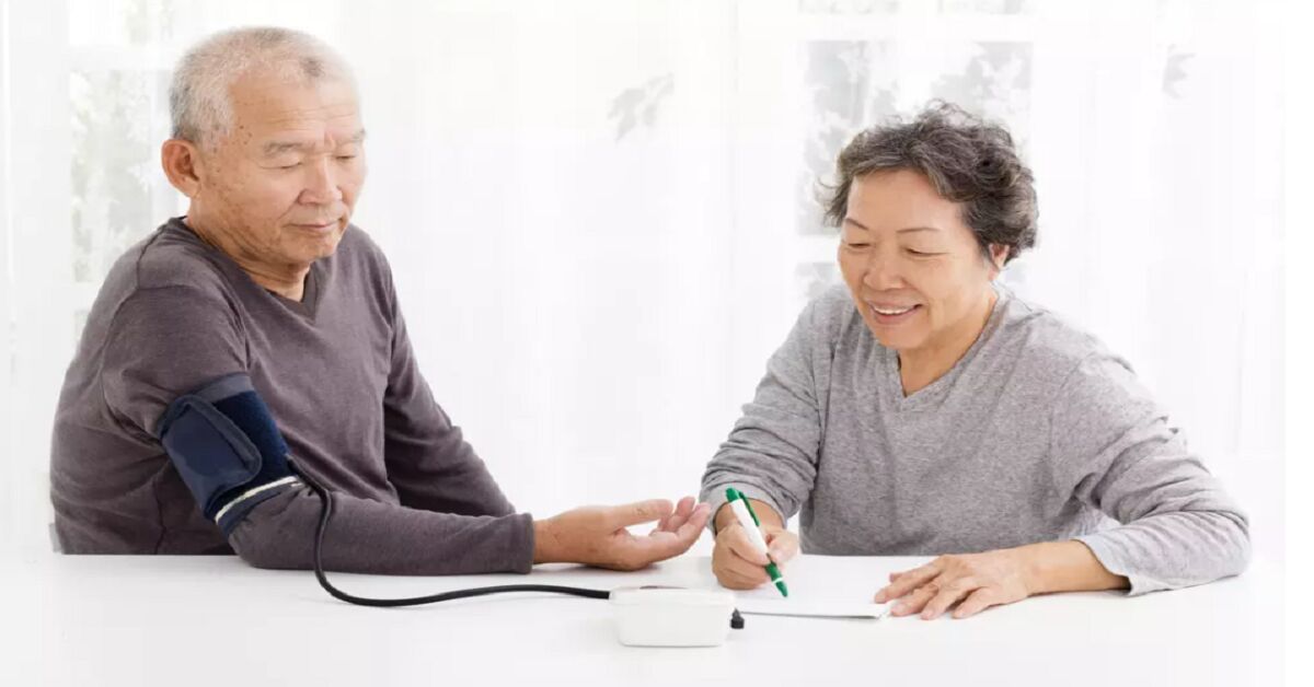 Tại sao nên sử dụng máy đo huyết áp tại nhà thường xuyên?