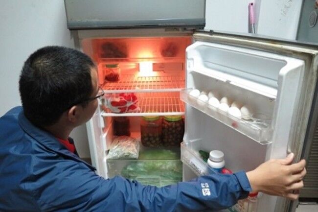 Tại sao ngăn dưới tủ lạnh không làm mát được?