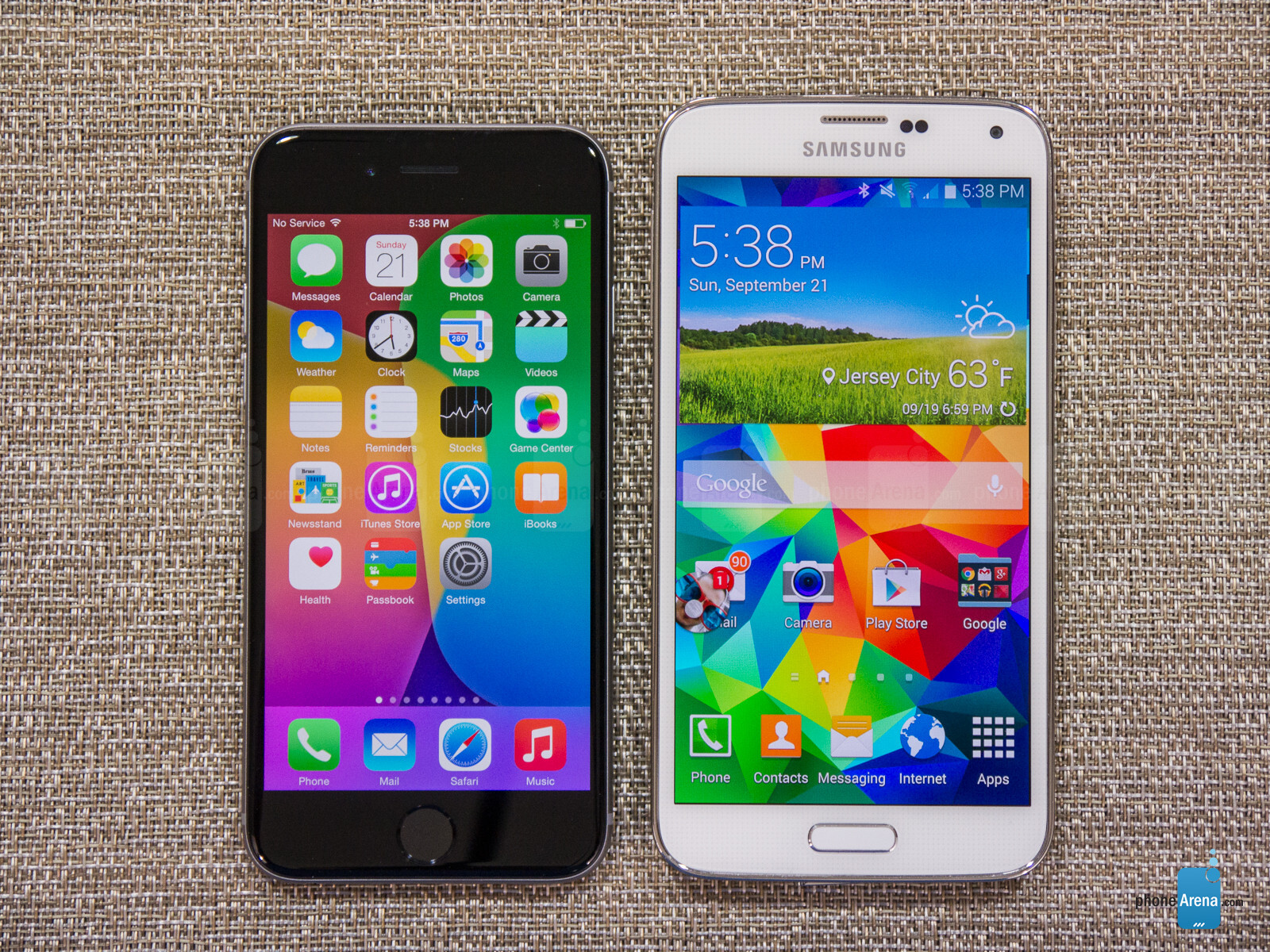 Что лучше самсунг или айфон 13. Iphone 6 Samsung s5. Samsung s5 vs iphone 6. Iphone 8 Samsung s5. Samsung Galaxy vs iphone.